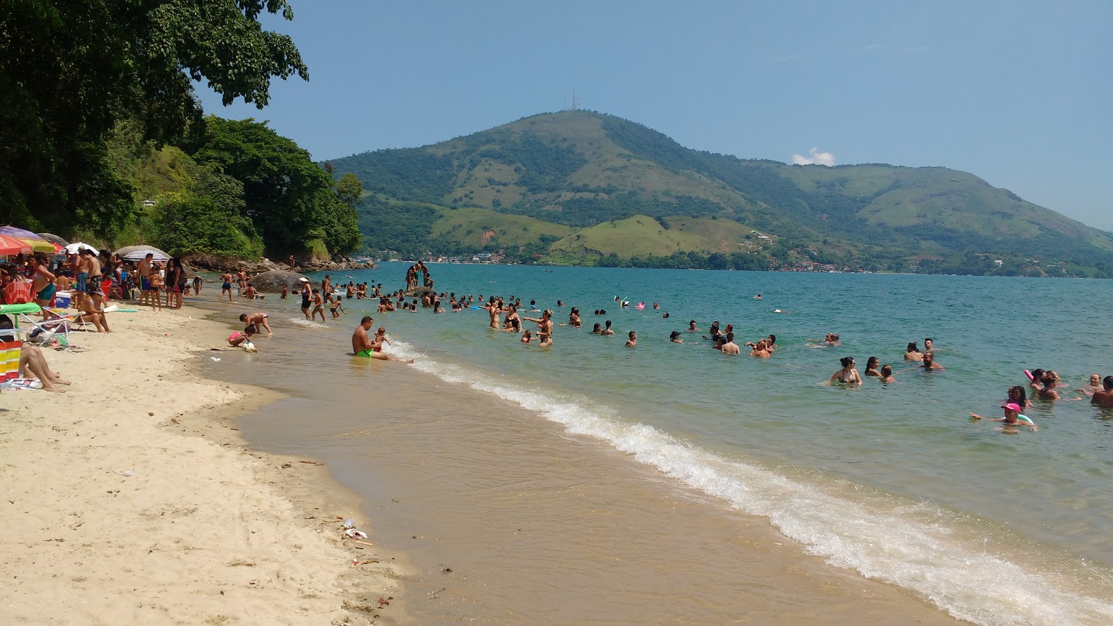 Valokuva Praia das Eguasista. pinnalla hienoa beige-hiekkaa:n kanssa