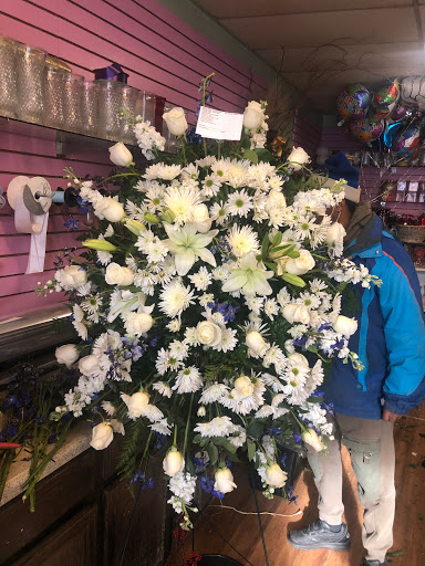 Florist «City Enchanted Gardens Florist», reviews and photos, 2246 W Taylor St, Chicago, IL 60612, USA