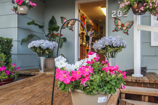 Florist «Yelm Floral- $10.00 (online coupon only)», reviews and photos, 202 W Yelm Ave, Yelm, WA 98597, USA