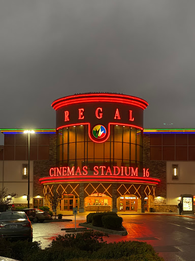 Movie Theater «Regal Cinemas Everett Mall 16 & RPX», reviews and photos, 1402 SE Everett Mall Way, Everett, WA 98208, USA