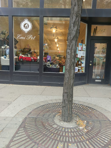 Emi Pet Salon & Boutique - Short North, 743 N High St, Columbus, OH 43215, USA, 
