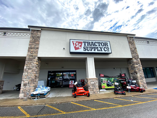 Tractor supply Lowell