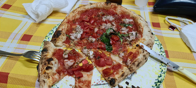 Pizzeria Mari E Monti Via Vesuvio, 38, 80058 Torre Annunziata NA, Italia