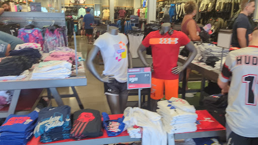 Clothing Store «Under Armour Factory House», reviews and photos, 3026 Outlet Dr, Edinburgh, IN 46124, USA