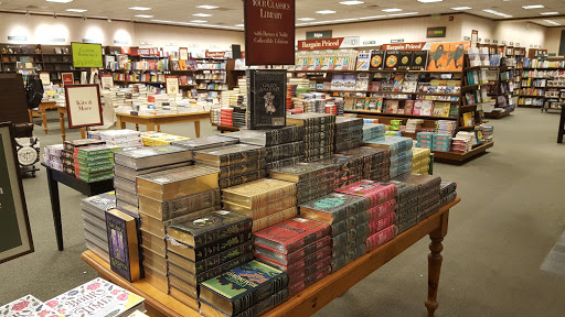 Book Store «Barnes & Noble», reviews and photos, 624 S Green River Rd, Evansville, IN 47715, USA