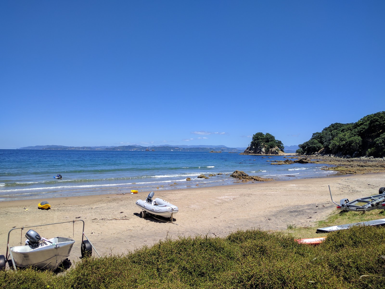 Photo of Simpsons Beach with long straight shore