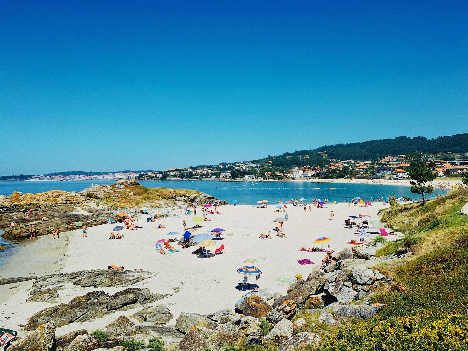 Fotografie cu Praia de Areas cu golfuri de mijloc