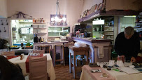 Atmosphère du Restaurant méditerranéen Le Petit Port à Menton - n°3