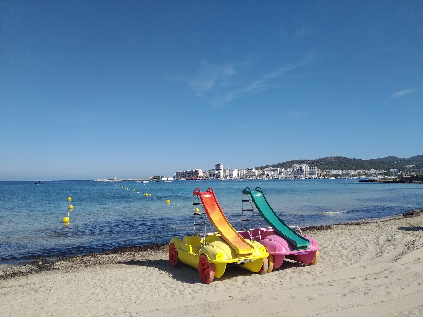 Foto de Playa es Pouet área de servicios