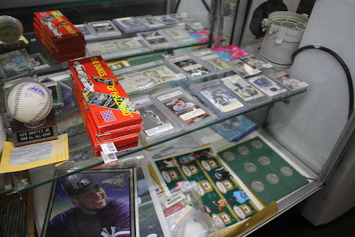 Pawn Shop «Azusa Pawn», reviews and photos, 1028 W Gladstone St, Azusa, CA 91702, USA