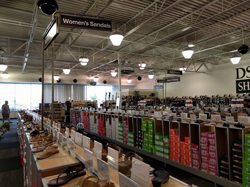Shoe Store «DSW Designer Shoe Warehouse», reviews and photos, 8506 E 71st St, Tulsa, OK 74133, USA