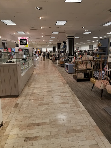 Department Store «Lord & Taylor», reviews and photos, 760 Boylston St, Boston, MA 02199, USA