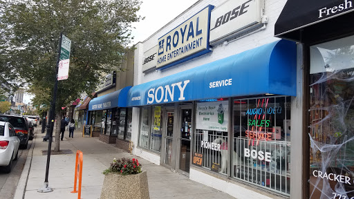 Royal Home Entertainment, 2923 N Broadway St, Chicago, IL 60657, USA, 