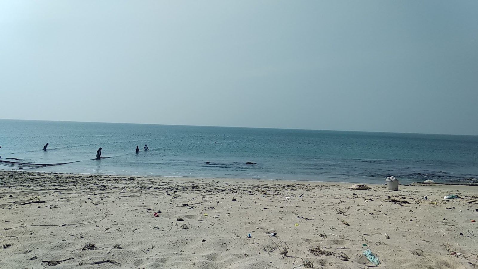 Photo de Manankudi Beach avec l'eau cristalline de surface
