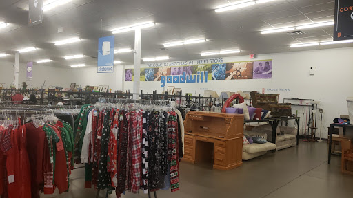 Thrift Store «83rd Ave & Grand Goodwill Retail Store & Donation Center», reviews and photos