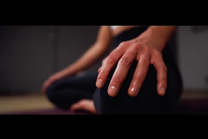 Elsa Orus Massage Yoga image