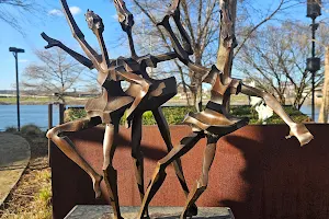 Vogel Schwartz Sculpture Garden image
