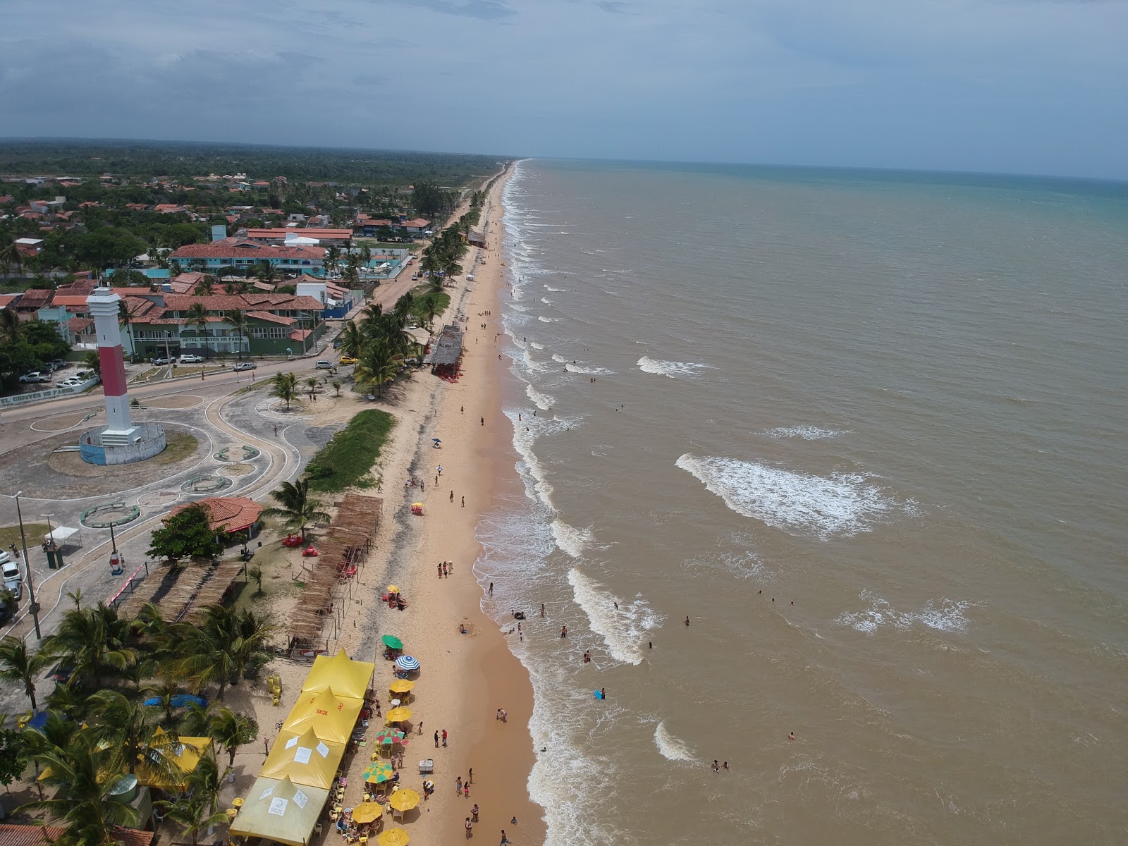 Foto de Playa Farol Alcobaca - buen lugar amigable para mascotas para vacacionar