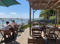 Atmosphère du Bar-restaurant à huîtres La Cabane du Phare à Lège-Cap-Ferret - n°19