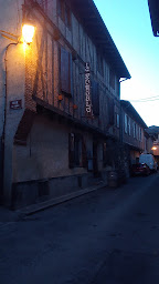 Photo n°1 de Les couverts De Lisle Sur Tarn place paul Saissac à Lisle-sur-Tarn ()