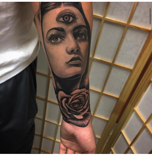 Tattoo Shop «San Antonio Rose Tattoo», reviews and photos, 320 Kitty Hawk Rd, Universal City, TX 78148, USA
