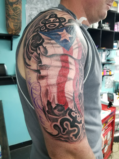 Yes, It Hurts! and American Tradition Tattoos, 14 SC-128, Beaufort, SC 29906, USA, 