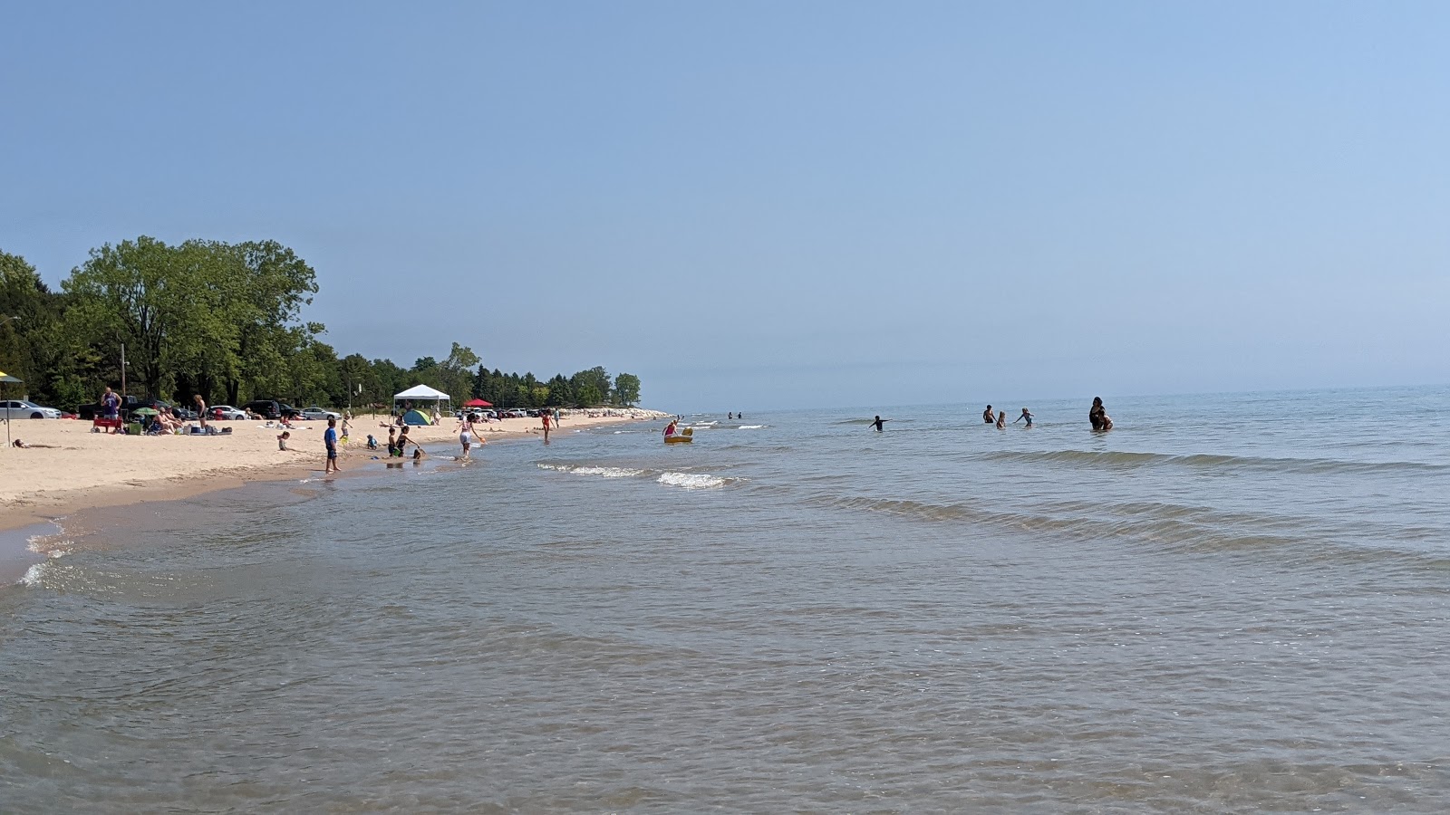 Foto de Neshotah Beach con recta y larga