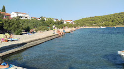 Photo de Pirovac II beach avec plusieurs baies longues