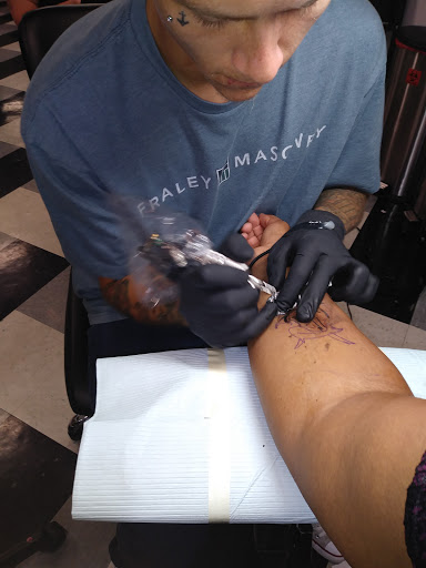 Tattoo Shop «Ink Slingers», reviews and photos, 1355 E Kearney St, Springfield, MO 65803, USA