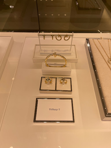 Jewelry Store «Tiffany & Co.», reviews and photos, 4200 Conroy Rd, Orlando, FL 32839, USA