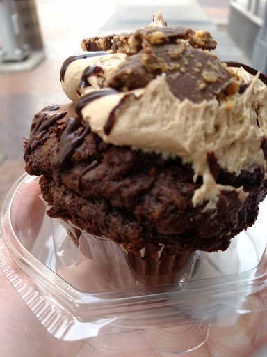 Bakery «Colossal Cupcakes», reviews and photos, 528 Euclid Ave, Cleveland, OH 44114, USA