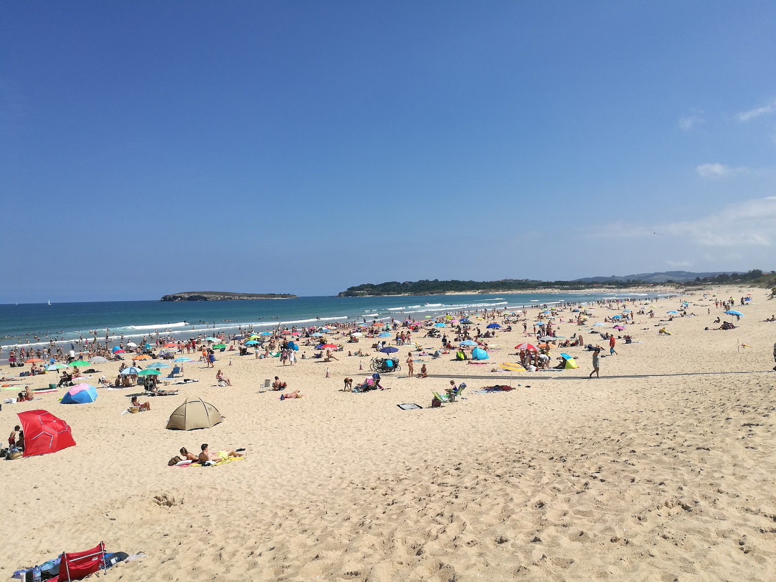 Foto von Somo Strand mit lange, gerade küste