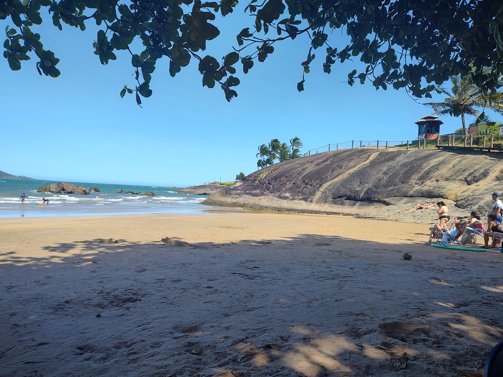 Foto von Praia dos Adventistas und die siedlung