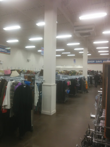 Thrift Store «Rappahannock Goodwill Industries:- Harrison Crossing Store», reviews and photos, 7101 Harrison Rd, Fredericksburg, VA 22407, USA