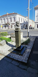 Gyurkovics Tibor szobor