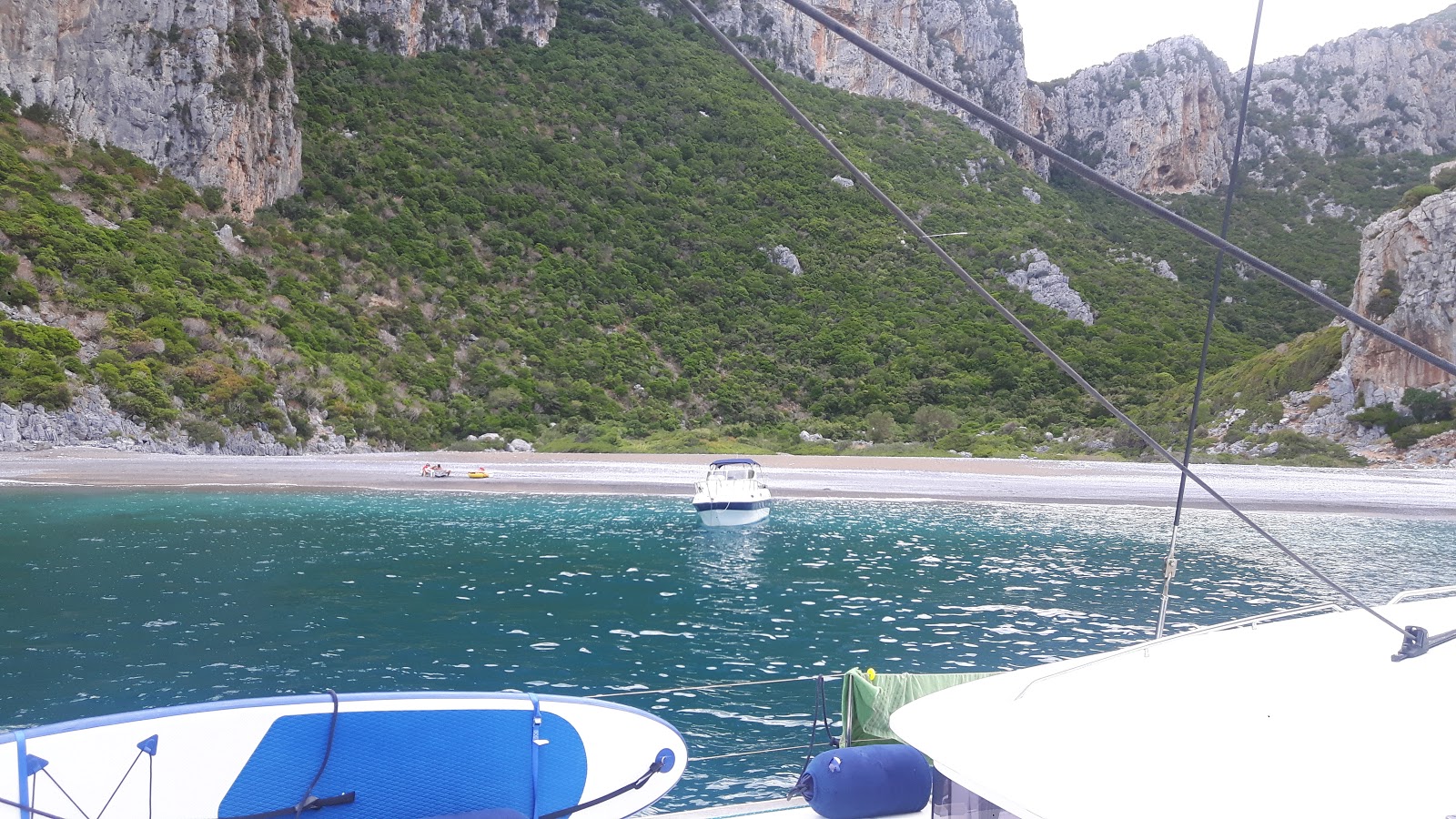 Photo de Damos beach situé dans une zone naturelle