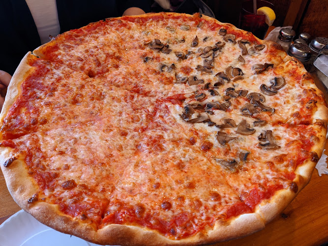Best Thin Crust pizza place in Nanuet - Martio's Pizza