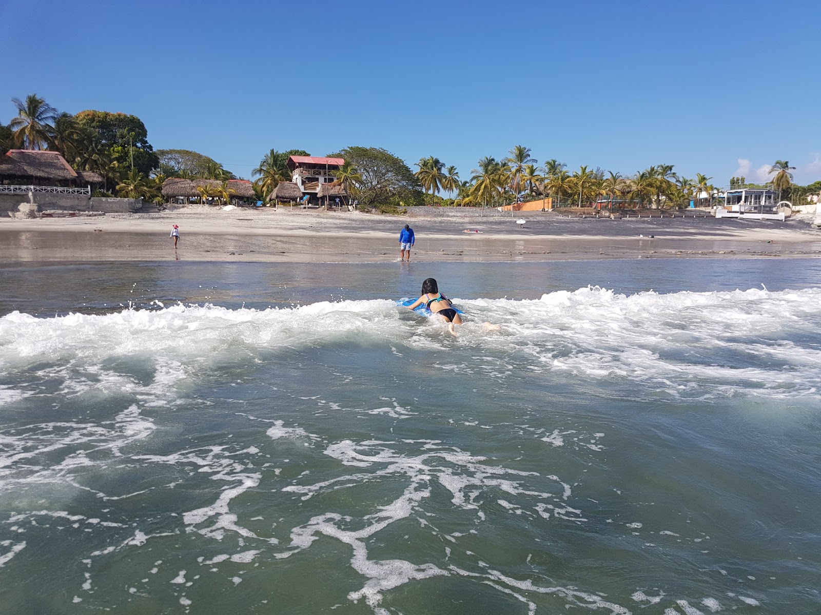 Foto van Palmar Beach omringd door bergen