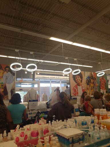 Clothing Store «Old Navy», reviews and photos, 4300 Towne Center Dr, Louisville, KY 40241, USA