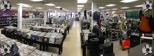 Used Musical Instrument Store «Record Head», reviews and photos, 7045 W Greenfield Ave, West Allis, WI 53214, USA