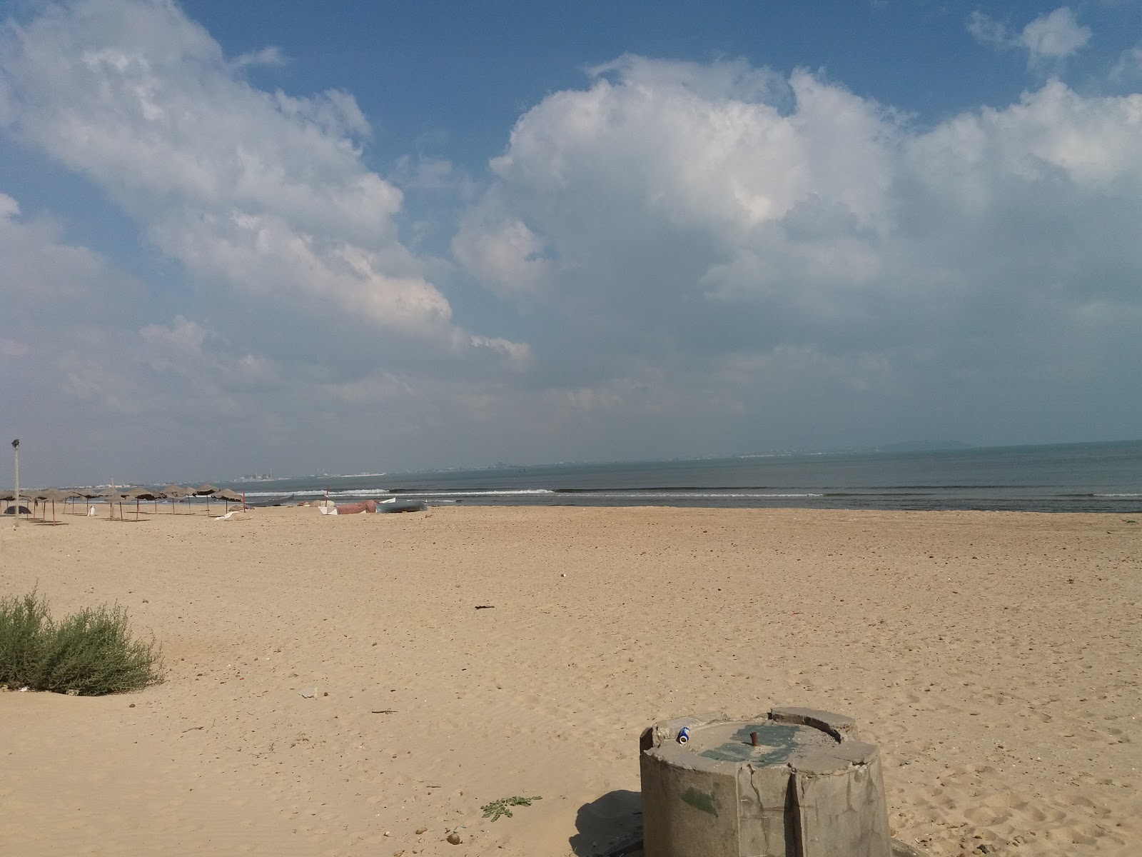 Hammam Leaf Beach的照片 带有碧绿色水表面