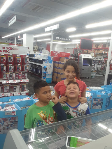 Office Supply Store «Staples», reviews and photos, 9319 5th Ave, Brooklyn, NY 11209, USA