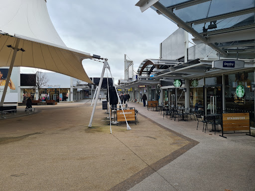 adidas outlet junction 32