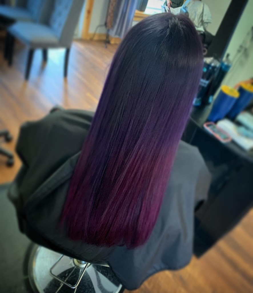Up & Cutting Hair Studio 17527