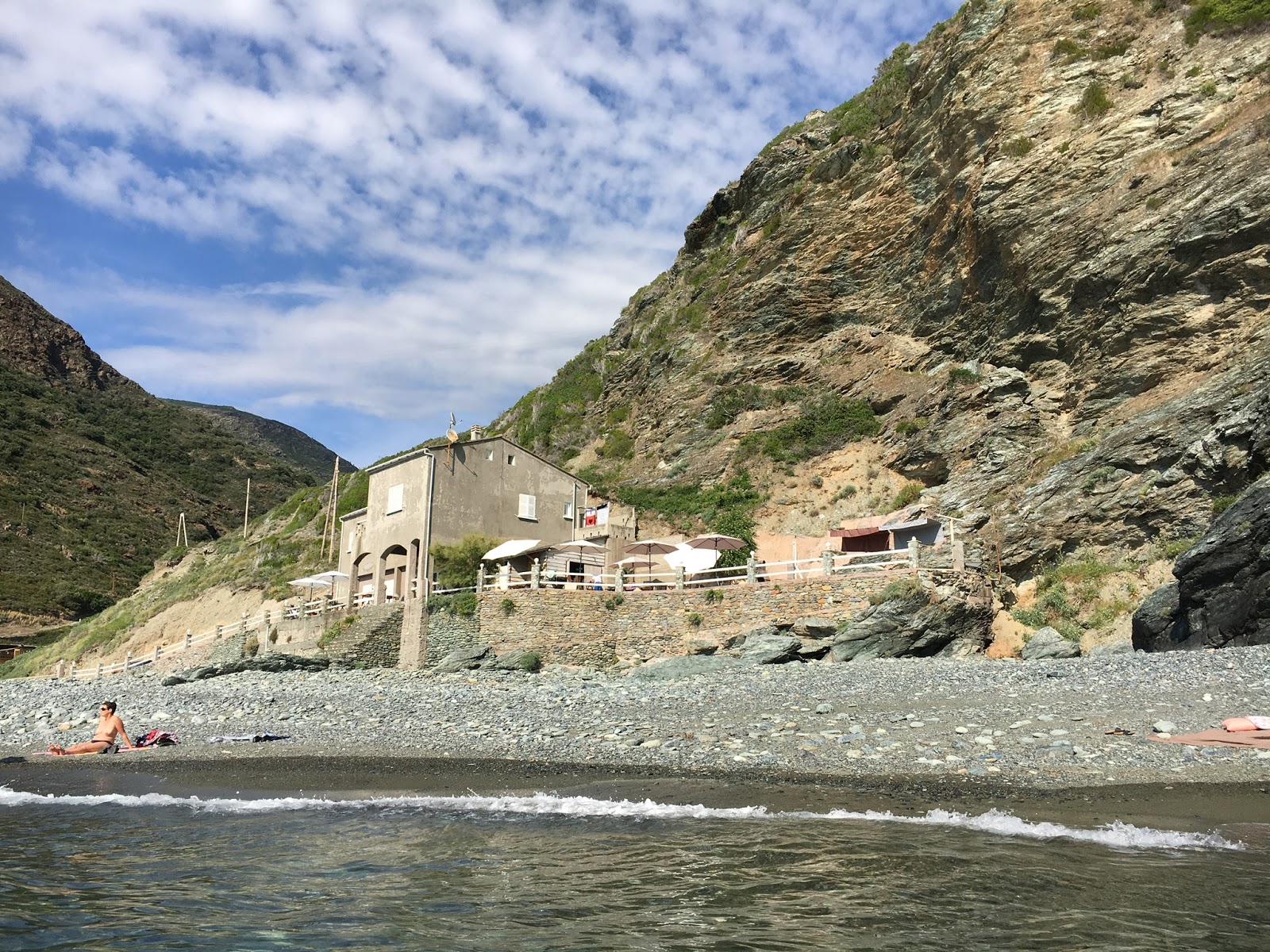 Photo de Negro beach - endroit populaire parmi les connaisseurs de la détente