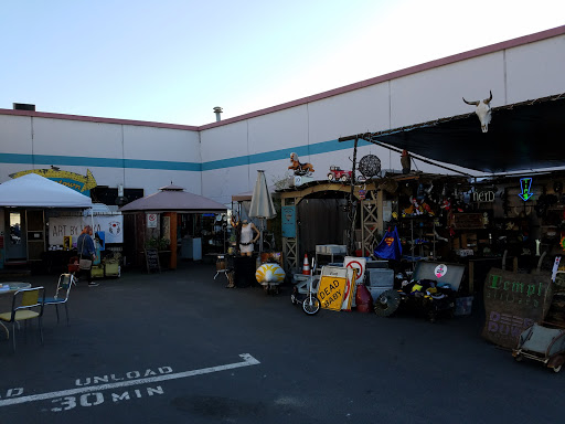 Shopping Mall «Georgetown Trailer Park Mall», reviews and photos, 5805 Airport Way S, Seattle, WA 98108, USA