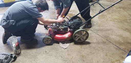 Auto Repair Shop «Meineke Car Care Center», reviews and photos, 1301 N Lake St, Aurora, IL 60506, USA