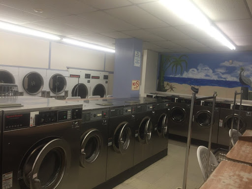 Laundromat «Suds & Duds coin and credit card laundry», reviews and photos, 975 N Aviation Blvd, Manhattan Beach, CA 90266, USA