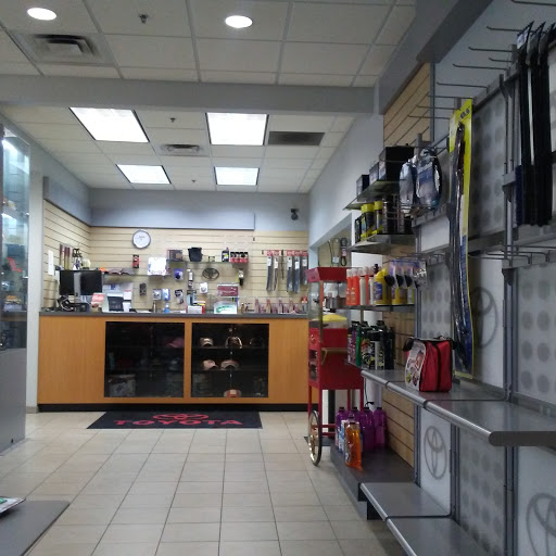 Toyota Dealer «Toyota of Louisville on Dixie Highway», reviews and photos, 6514 Dixie Hwy, Louisville, KY 40258, USA