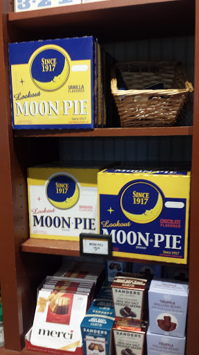 American Restaurant «Cracker Barrel Old Country Store», reviews and photos, 4001 S Frontage Rd, Vicksburg, MS 39180, USA